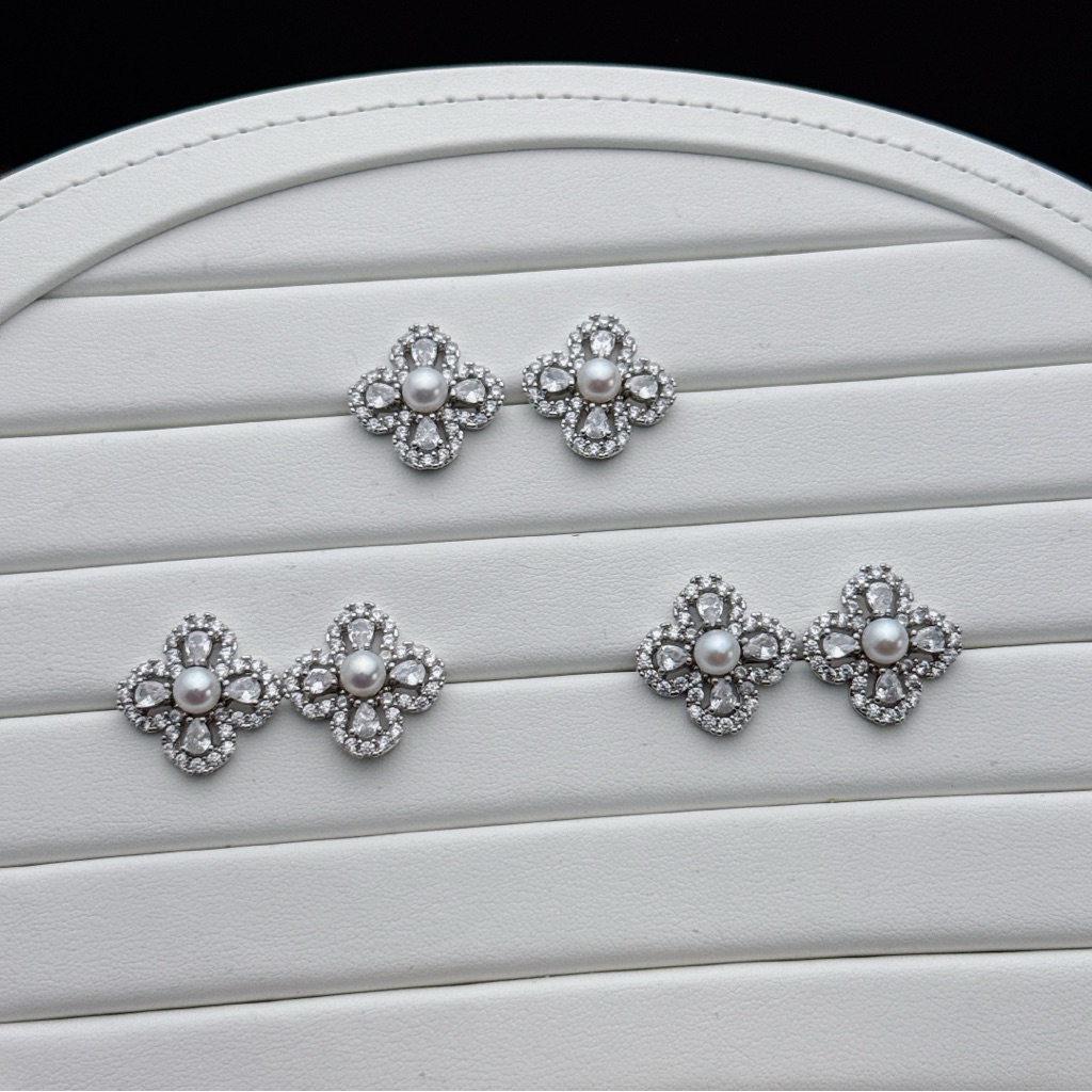 E334 High Quality Freshwater Pearl Clover Studs Earrings S925 Post